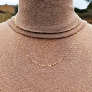delicate yellow gold pendant chain