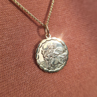 1.9cm St Christopher Scalloped Pendant