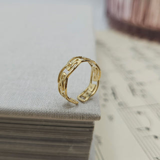 openwork toe ring in celtic design