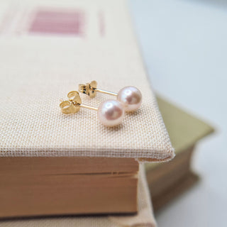 women's pearl stud earrings
