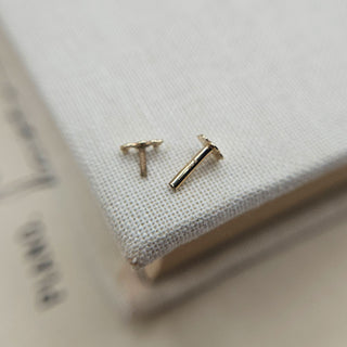 9K seahorse labret stud