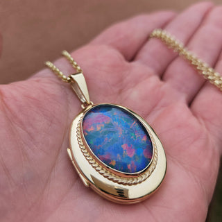 Another view of the 9ct gold opal locket