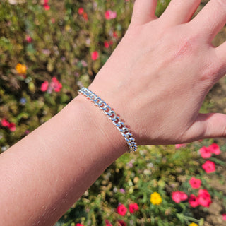 7.5 inch silver curb bracelet on ladies wrist