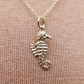 9ct gold seahorse charm