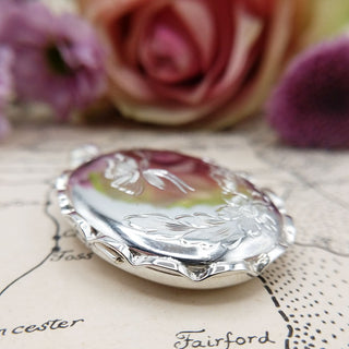 decorative wire edge to silver locket