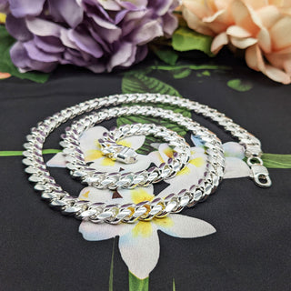 deep solid silver links on men's necklace