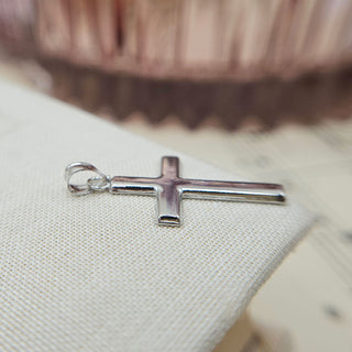 side profile of 9ct white gold cross necklace