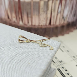 side profile of script initial A pendant in 9K gold