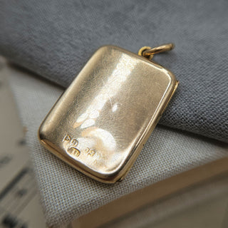 partial hallmarks for chester on the reverse of the antique locket