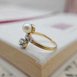 side profile of antique diamond engagement ring