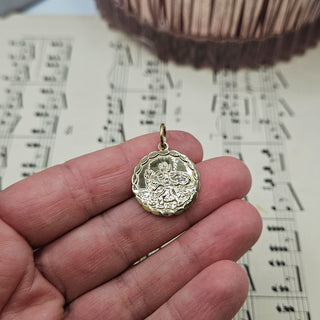 Gold St Christopher Scalloped Pendant | 2cm