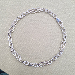 ladies silver knot bracelet