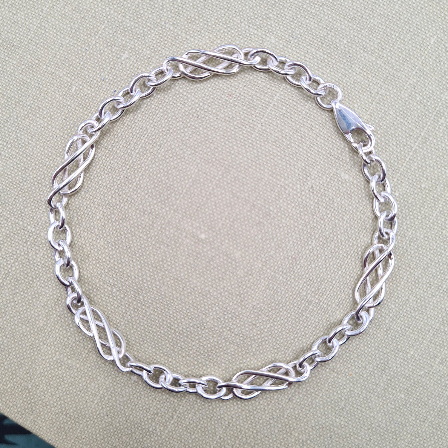 ladies silver knot bracelet