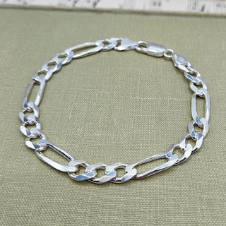 bevelled figaro links made for a stylish piece of men's jewellery