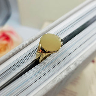 9ct yellow gold signet ring