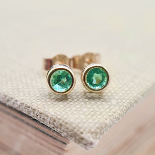 tiny emerald stud earrings