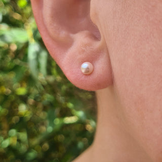 ladies pearl stud earrings