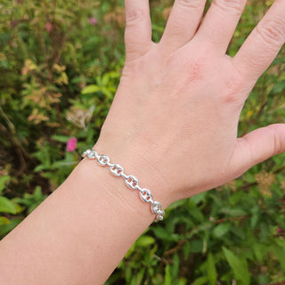 ladies anchor bracelet on the wrist