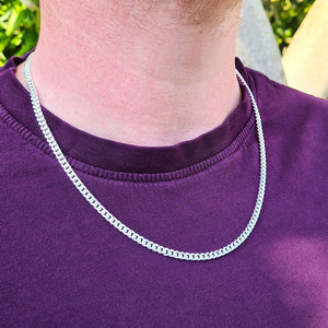 4.1mm close curb chain necklace on men's neck