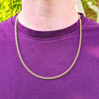 gold close curb chain on men's neck