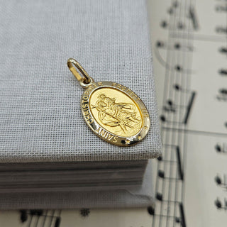 Small Gold Oval St Christopher Pendant | 1.7cm