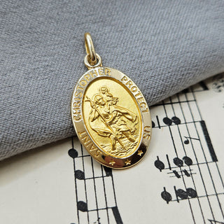 Medium Gold Oval St Christopher Pendant | 2.1cm