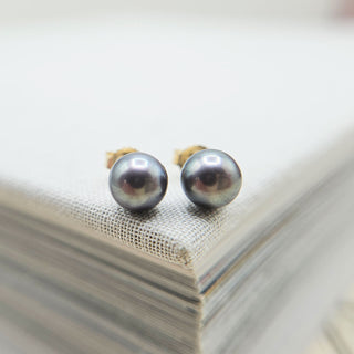 black pearl earrings in 9ct gold