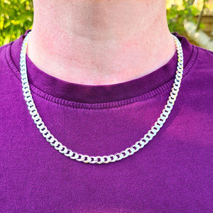 6.5mm bevelled curb chain on men's neck