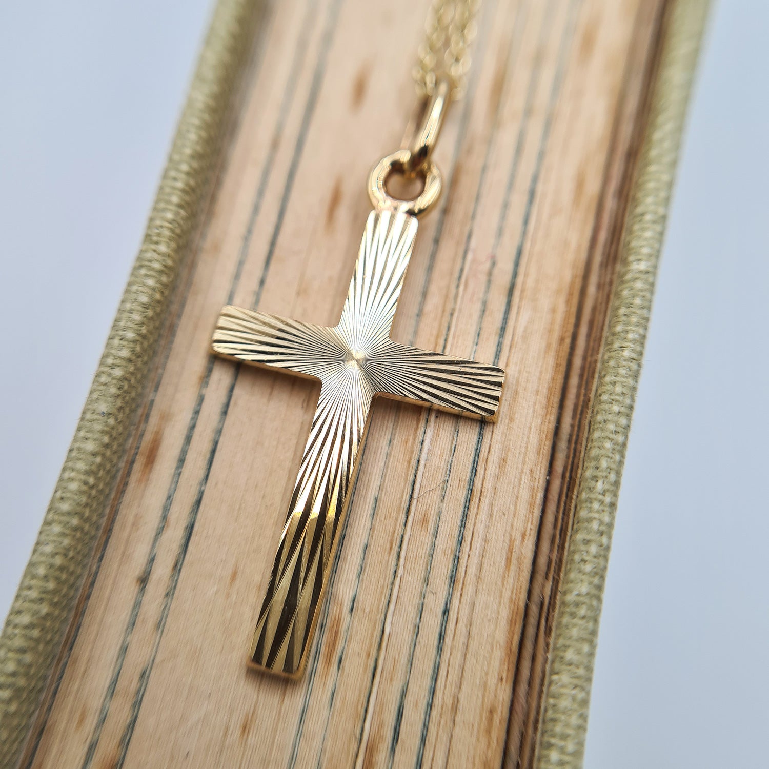 YL Men's Cross Necklace 316L Stainless Steel Large Jesus Christ Pendant  White/Gold/Black Jewelry Rolo Chain for 20'' 22'' 24'' 26'' 28'', Metal,  Cubic Zirconia : Amazon.co.uk: Fashion
