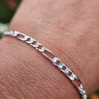 close up of diamond cut pave figaro links