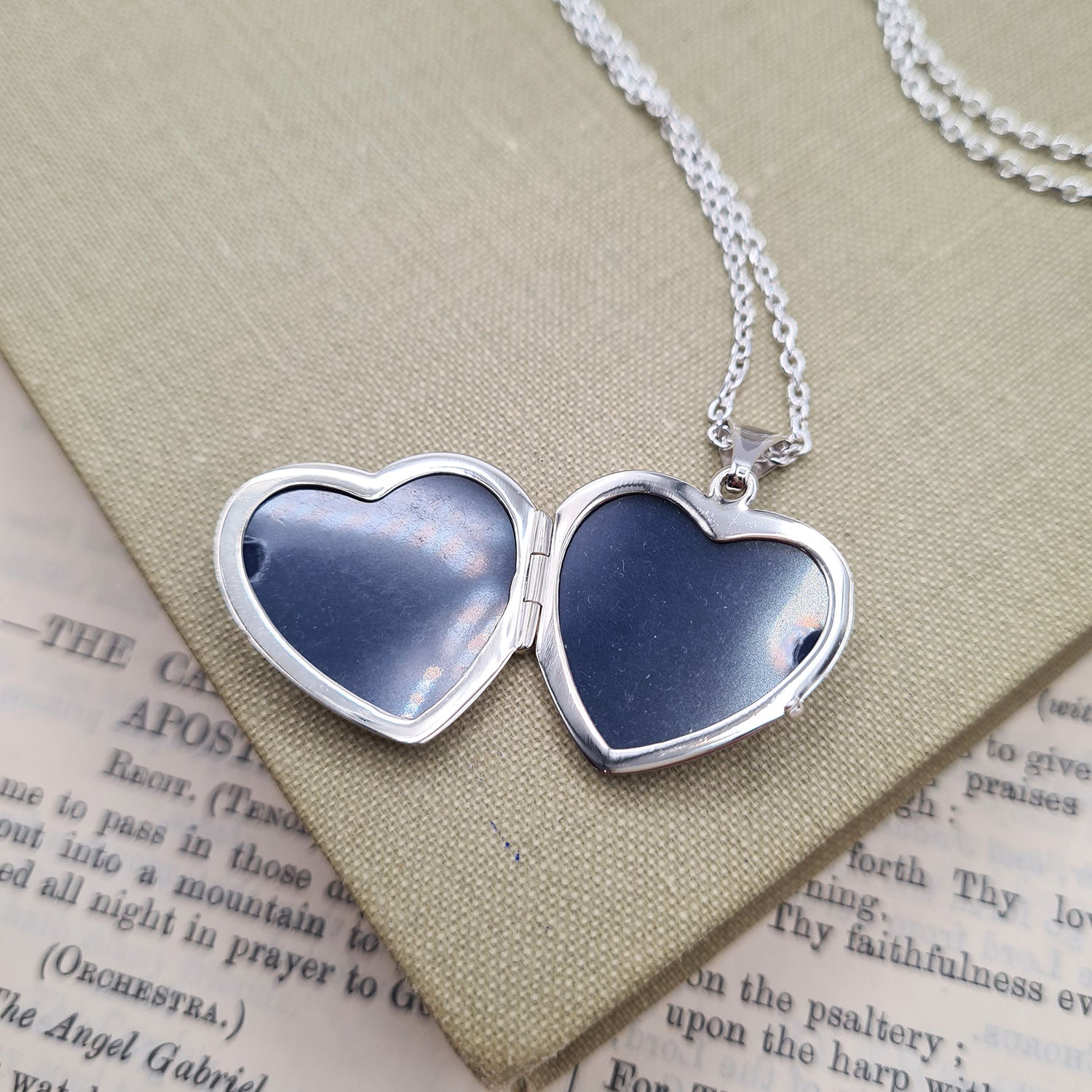 Heart locket necklace on sale with 2 picture inside