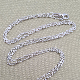 close up of quality belcher chain which accompanies Miraculous pendant