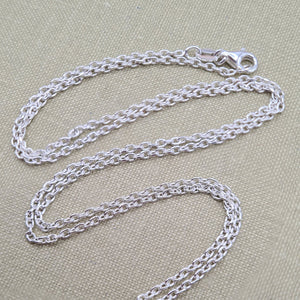 close up of quality belcher chain which accompanies Miraculous pendant