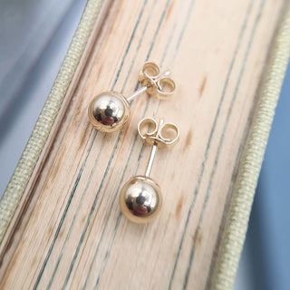 9ct yellow gold ball stud earrings