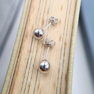 9ct white gold ball stud earrings