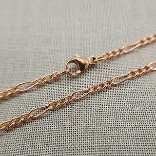 close of up lobster clasp on 9K rose gold figaro chain