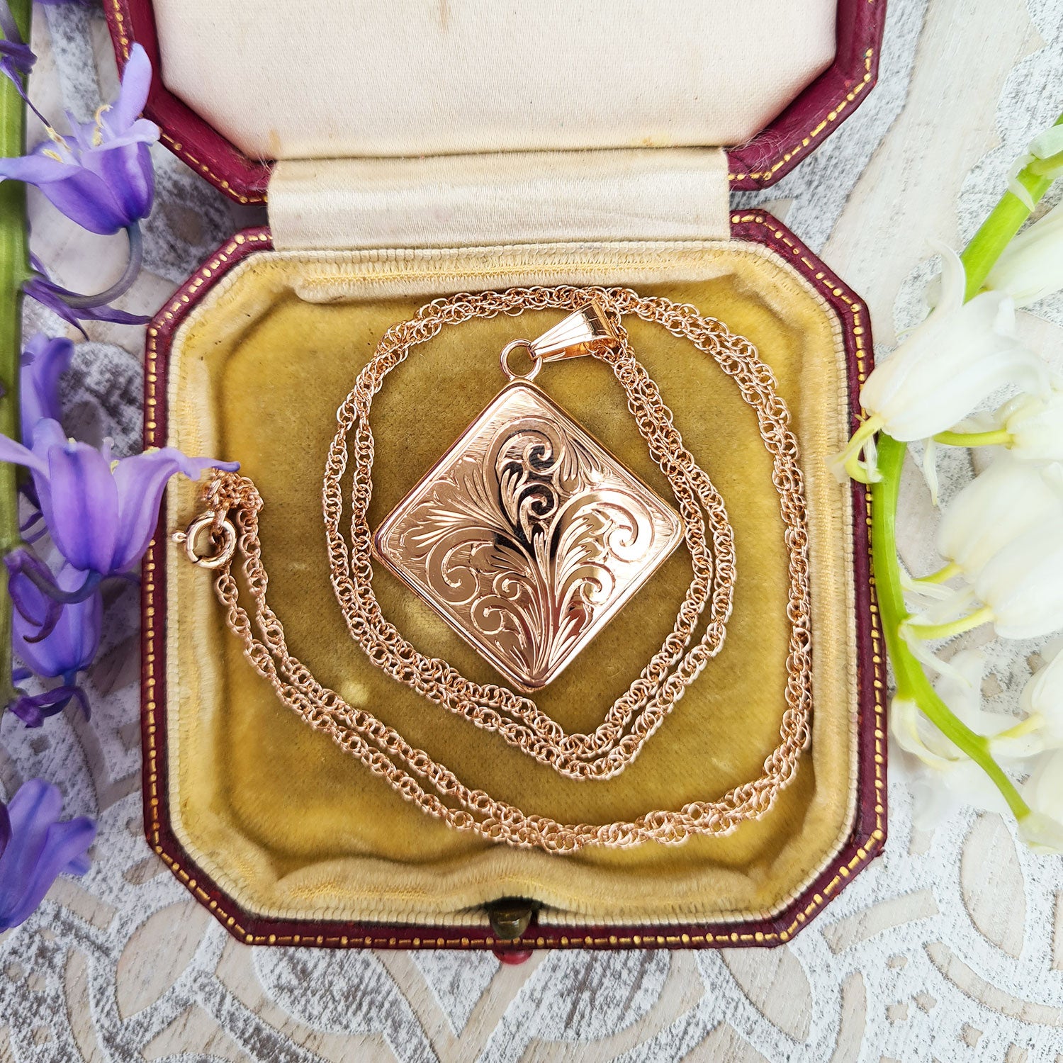 hand engraved rose gold locket for women