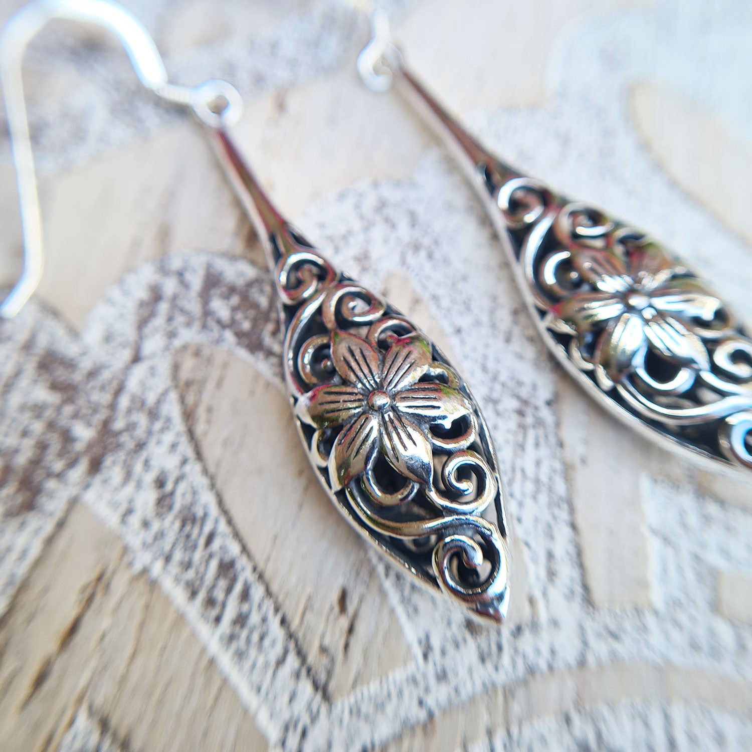 Vintage Style Filigree Torpedo Drop Dangle Earrings in Silver
