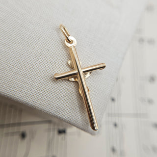 underside of 9ct gold crucifix