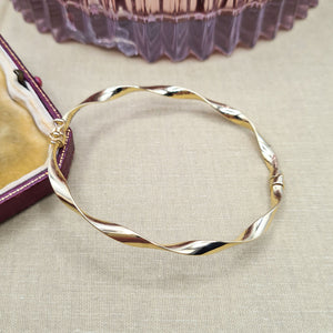solid 9ct yellow gold bangle with twist details