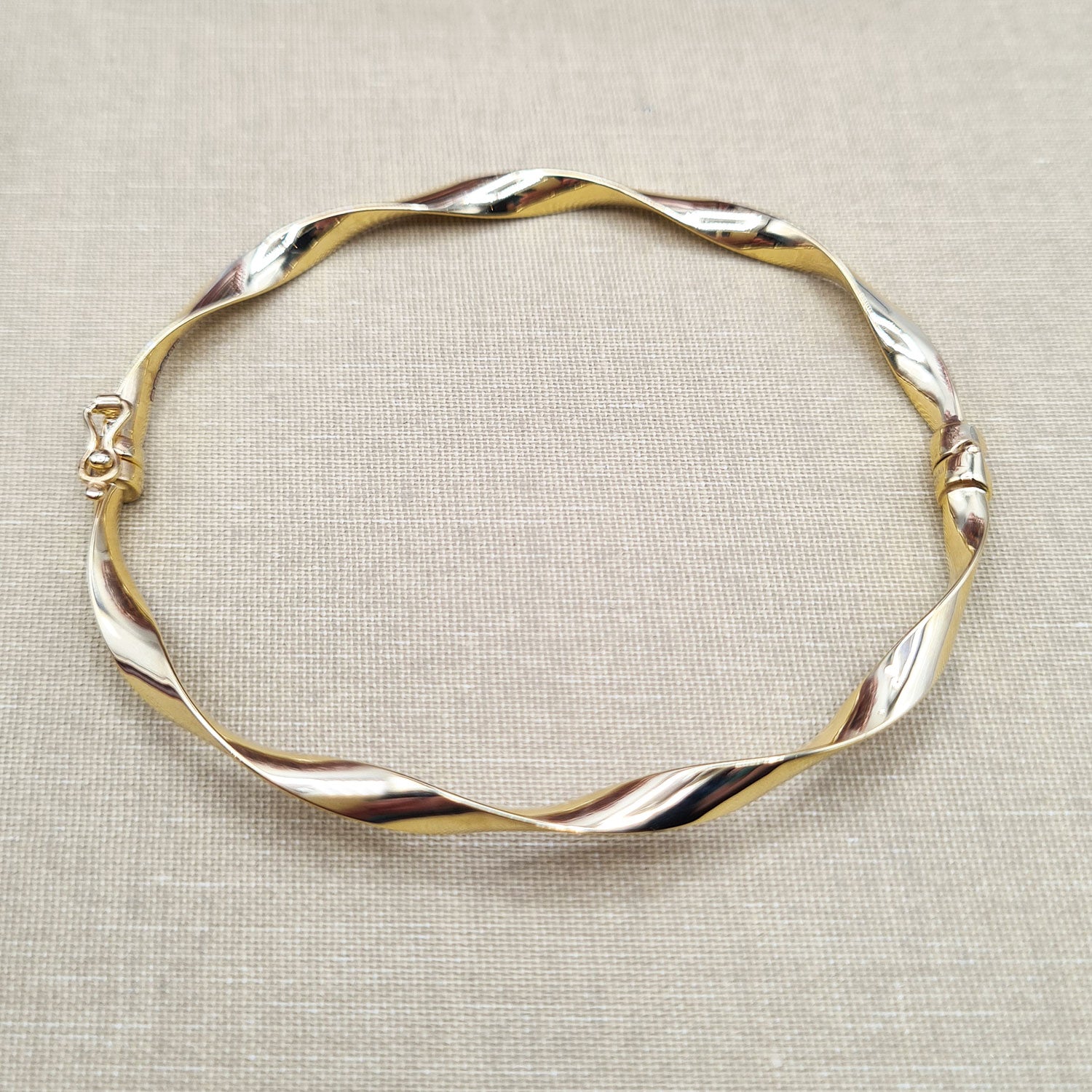 ladies twist bangle made from 9ct yellow gold