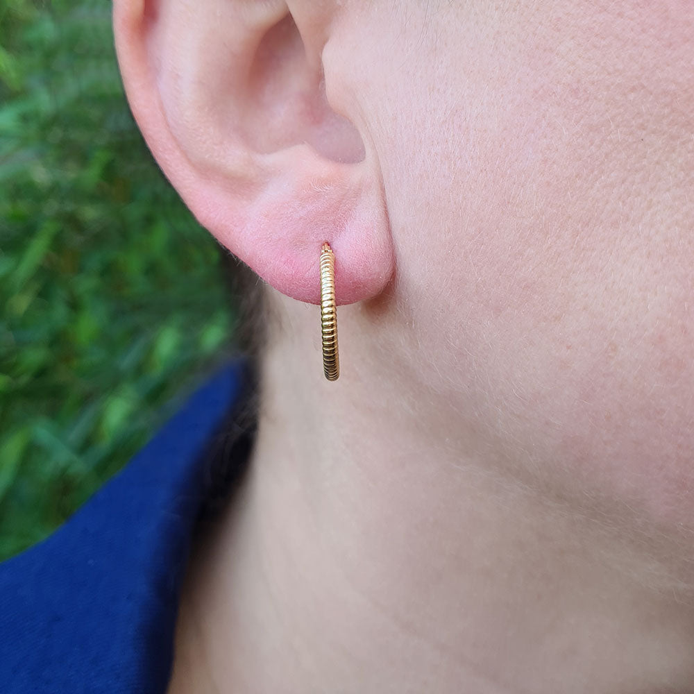 9ct yellow gold ribbed hoop earrings