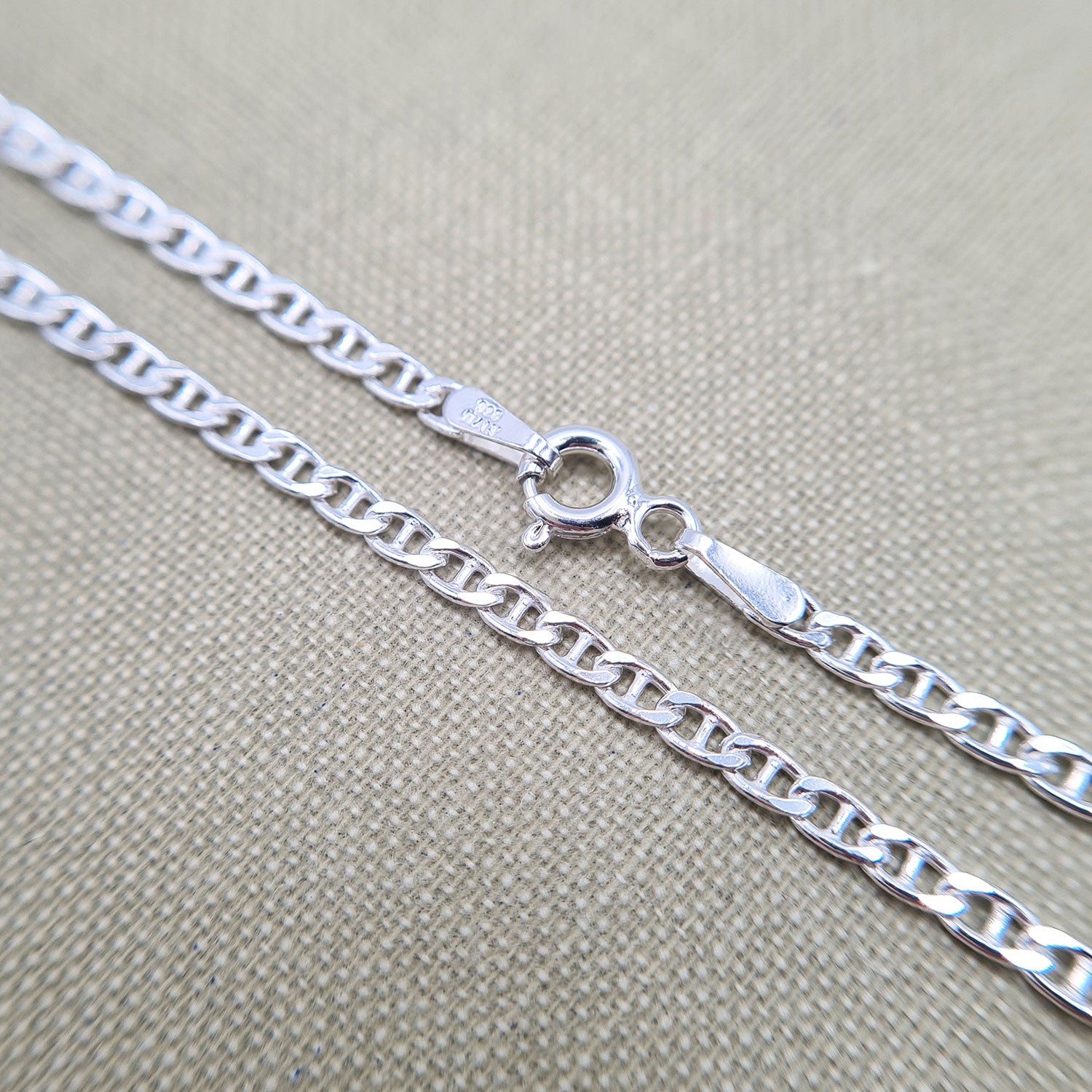 close up of 925 sterling silver anchor chain