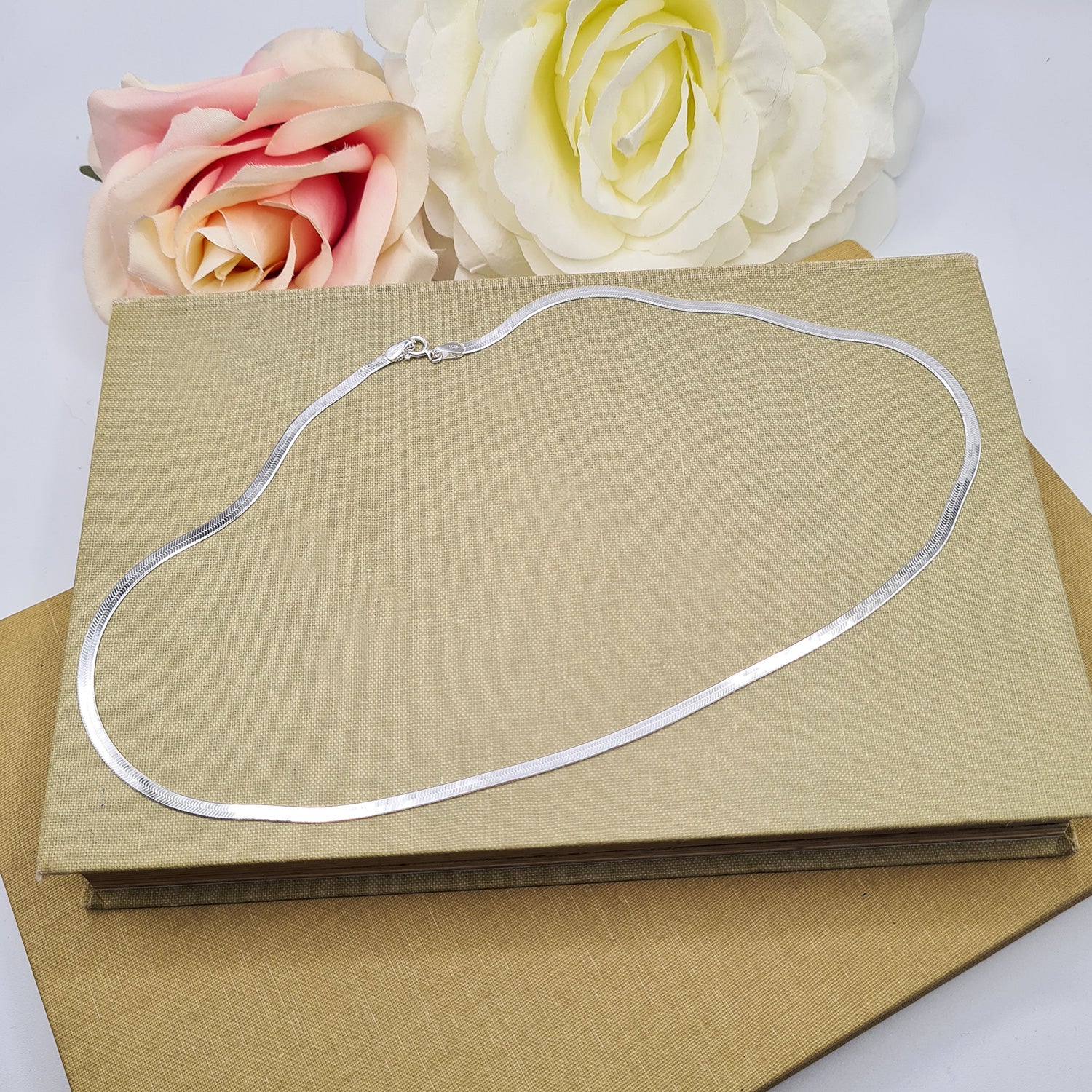 ladies silver flat snake necklace