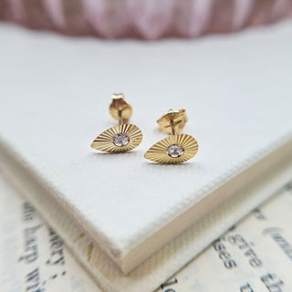 fluted finish on gold stud earrings