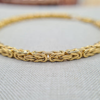 another close up of byzantine chain links on women's gold bracelet