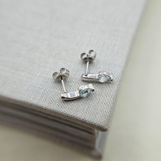 heart shap#ed white gold studs