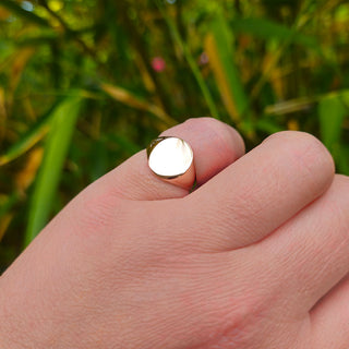 rose gold signet ring on ladies finger