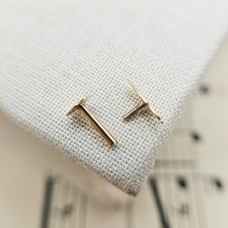 9k gold internally threaded labret stud