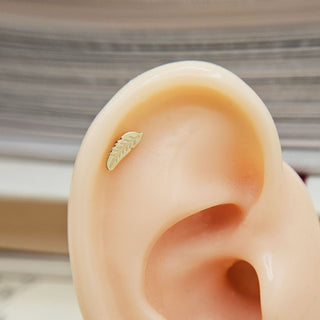 cartilage stud in 9K gold